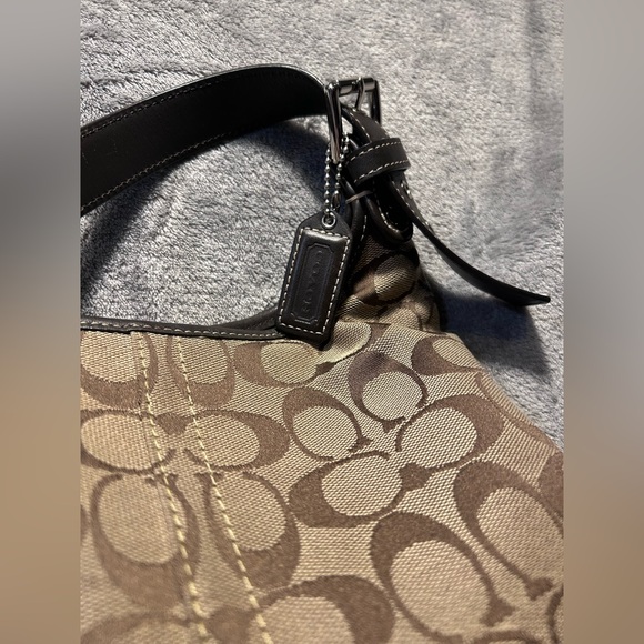 Coach Hamptons Signature Crossbody - Picture 3 of 10